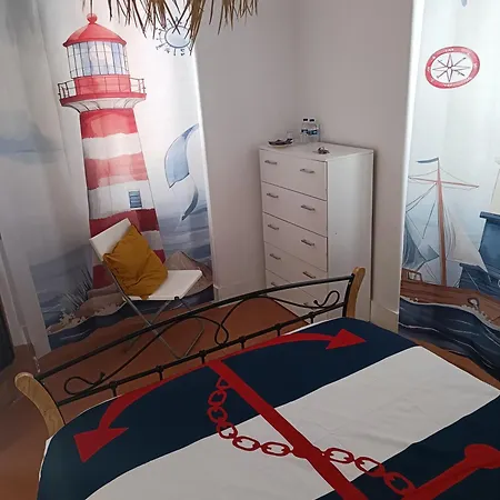 Happy Day House Hostel Costa da Caparica