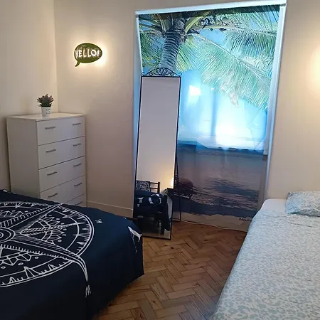 Happy Day House Hostal *